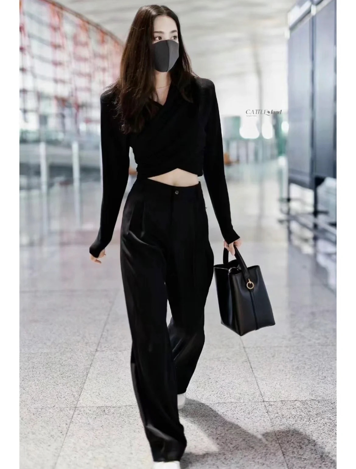 생로랑 LE 37 버킷백 미디움