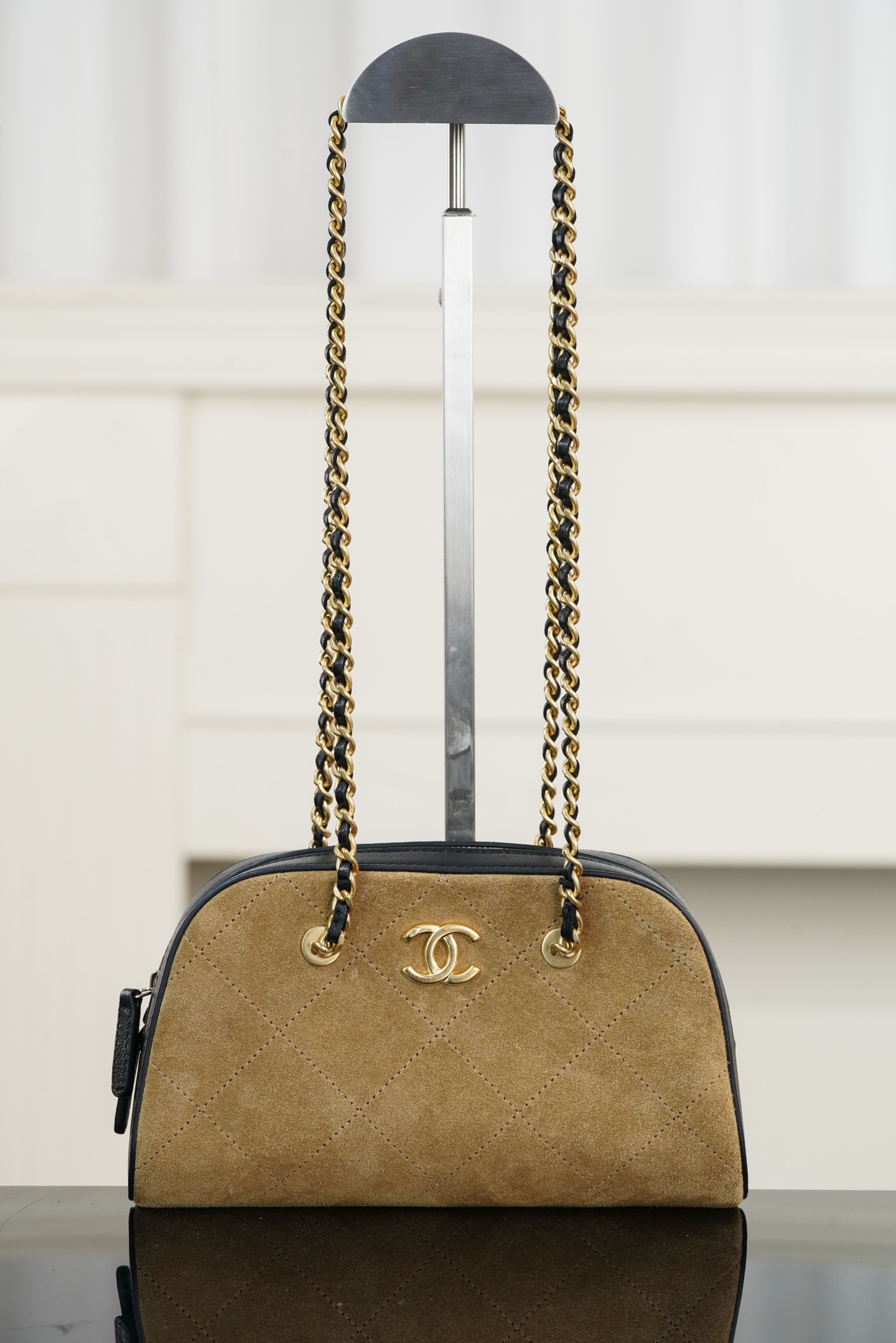 샤넬 26P 컬렉션 스웨이드 볼링백