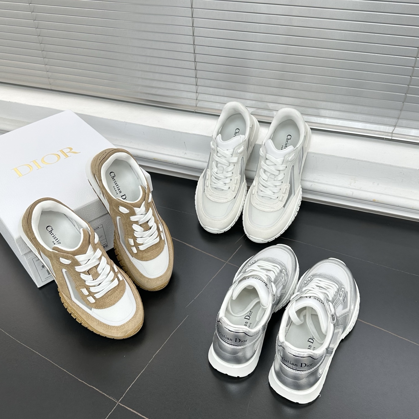 디올 테크 스니커즈