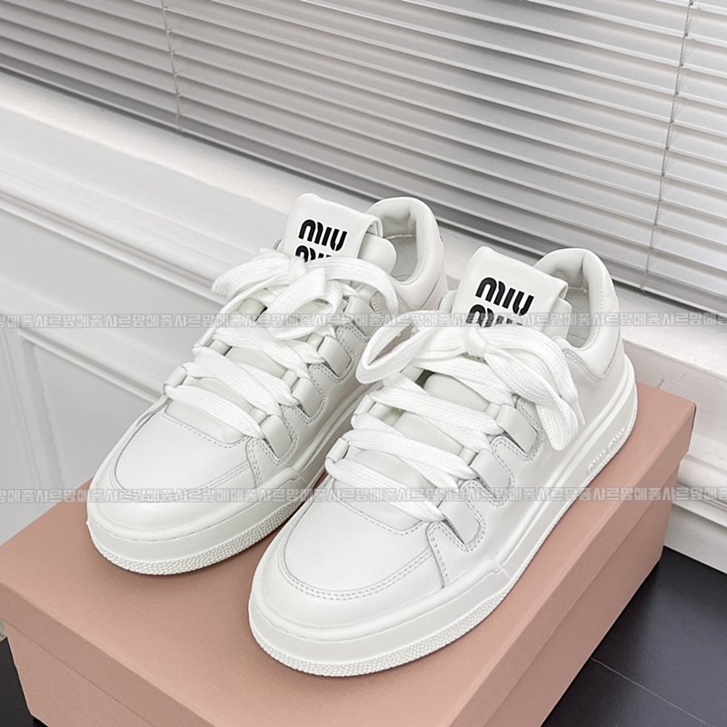 미우미우 레더 스니커즈