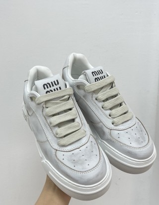 미우미우 블리치드 스니커즈