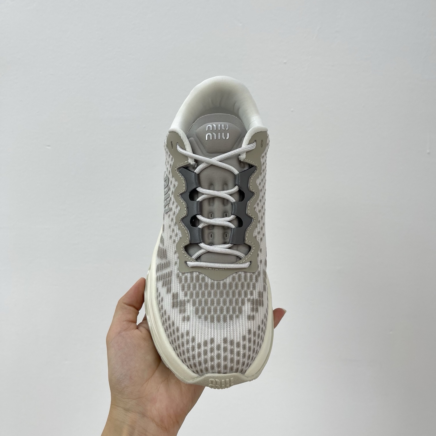 미우미우 테크니컬 패브릭스 니커즈