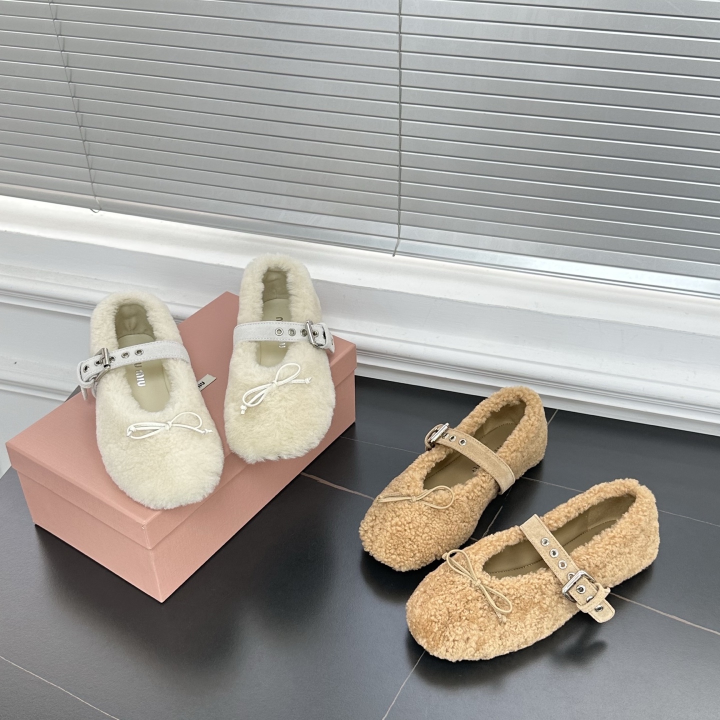 미우미우 시어링 발레리나 슈즈