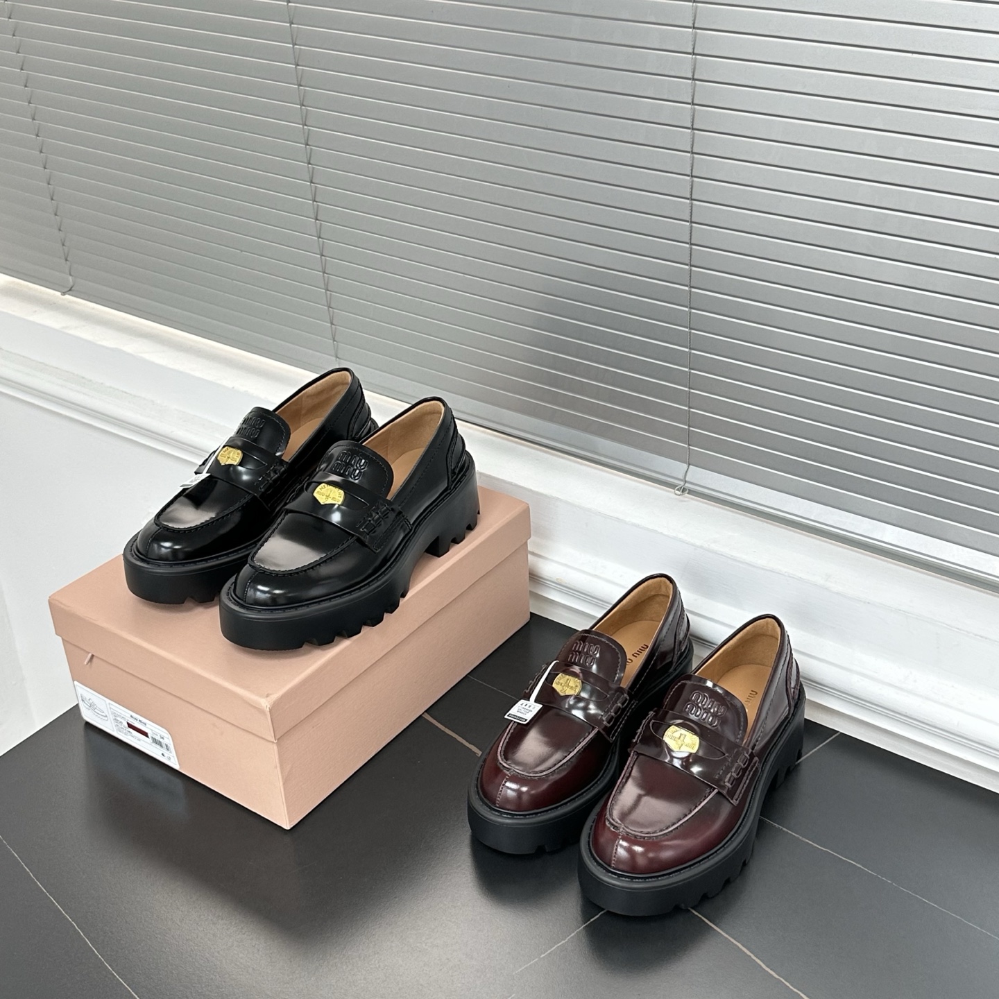 미우미우 레더 페니 로퍼