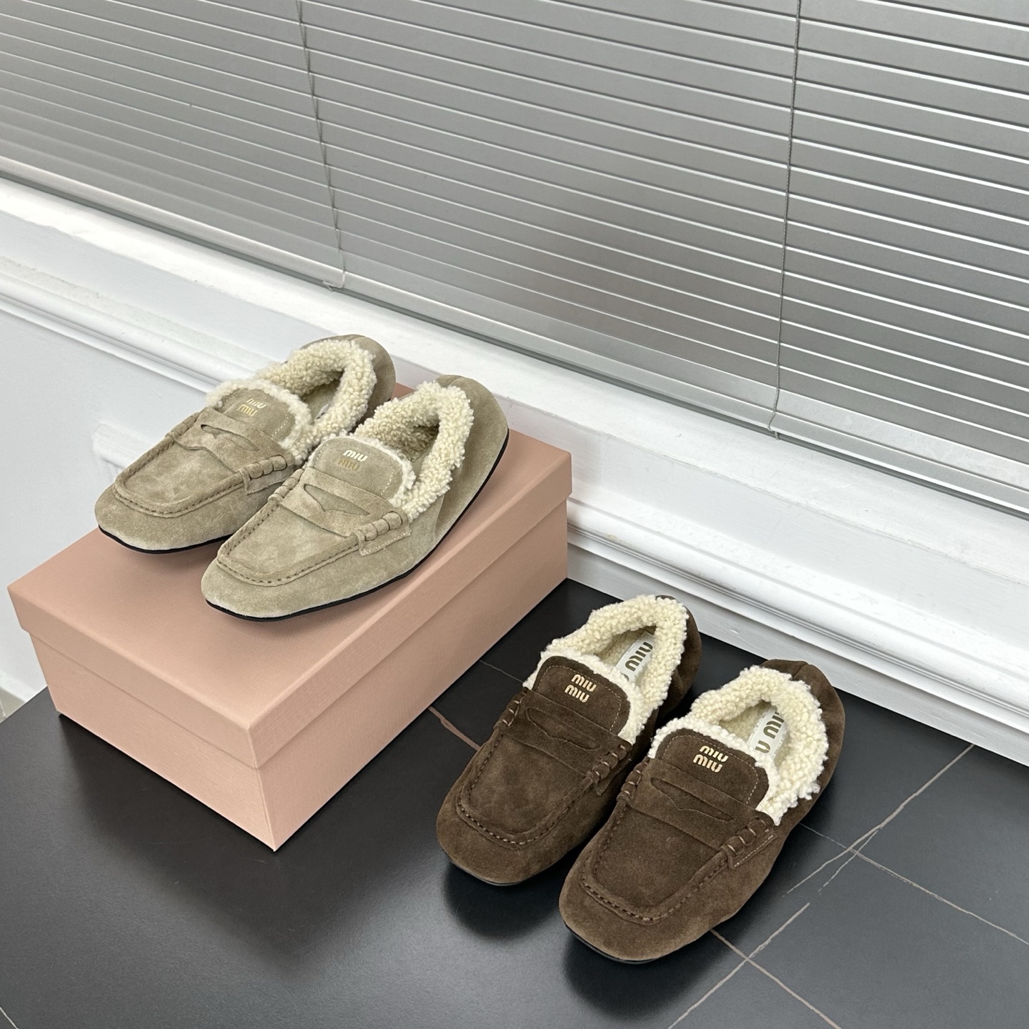 미우미우 루슈 스웨이드 로퍼