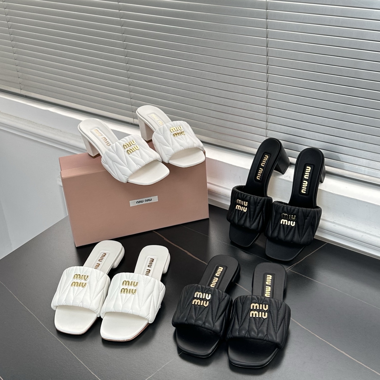 미우미우 마테라쎄 나파 가죽 샌들