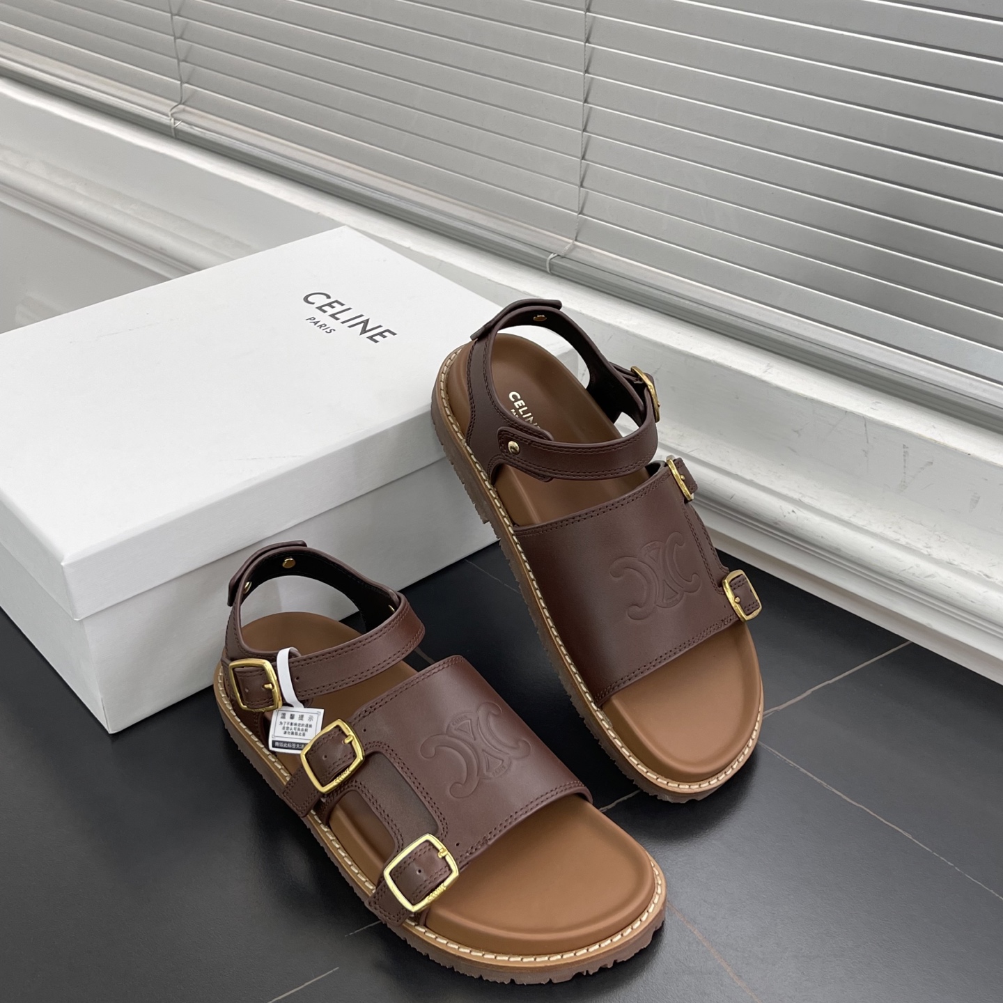 셀린느 티피 트리옹프 샌들