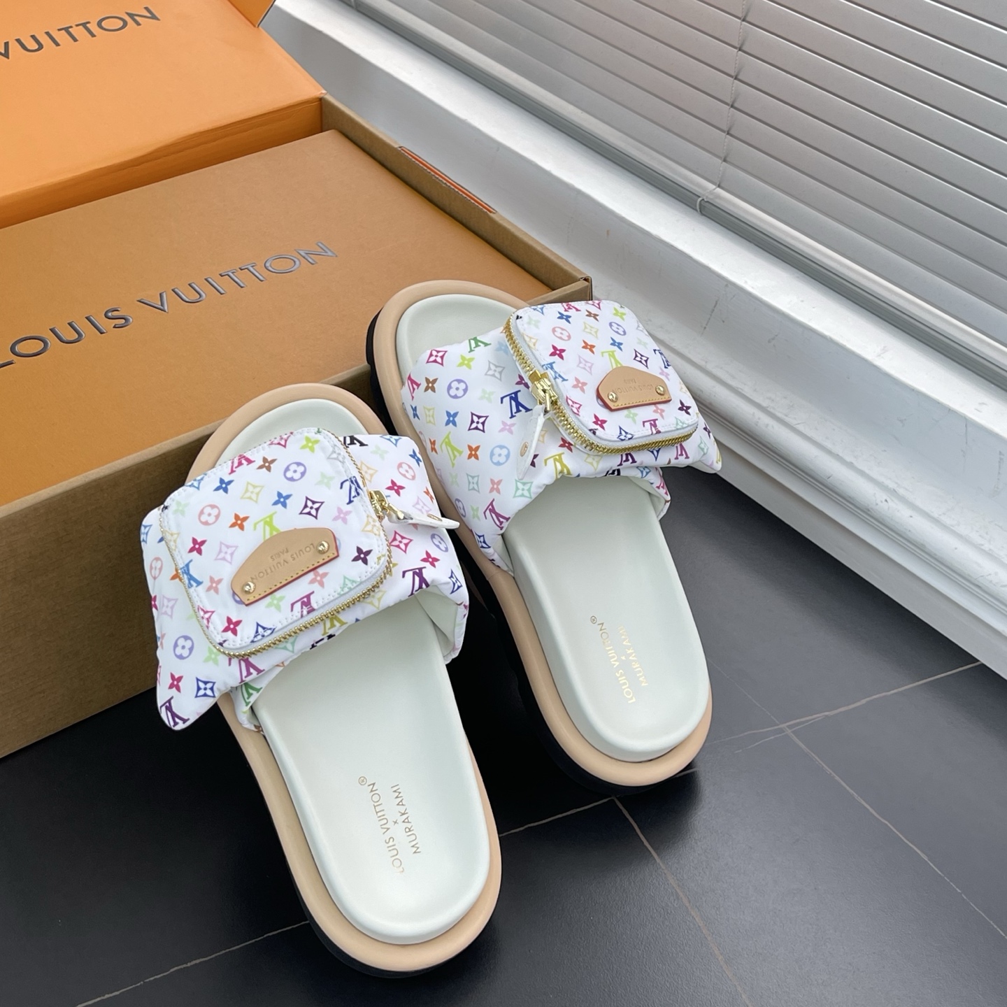 루이비통 폴 필로우 플랫 컴포트 뮬