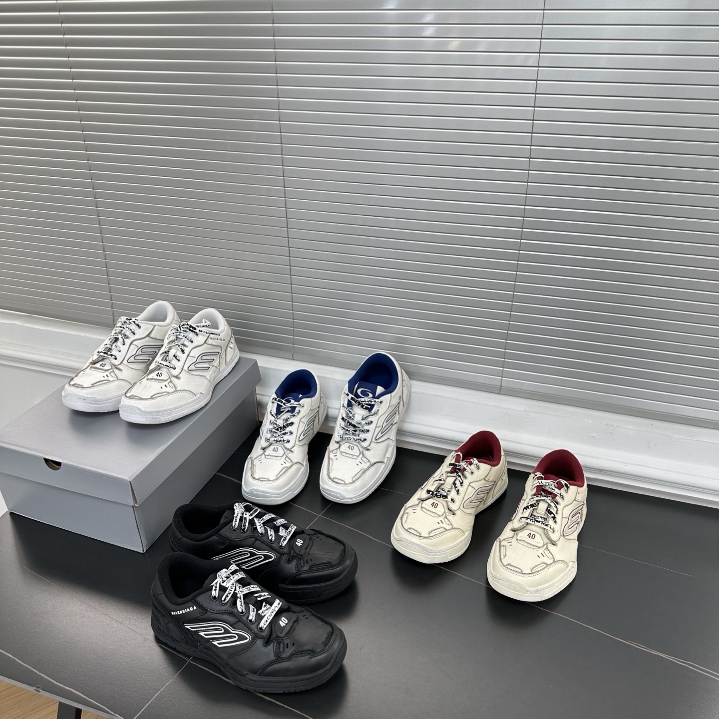 발렌시아가 햄튼스 원 아웃 스니커즈