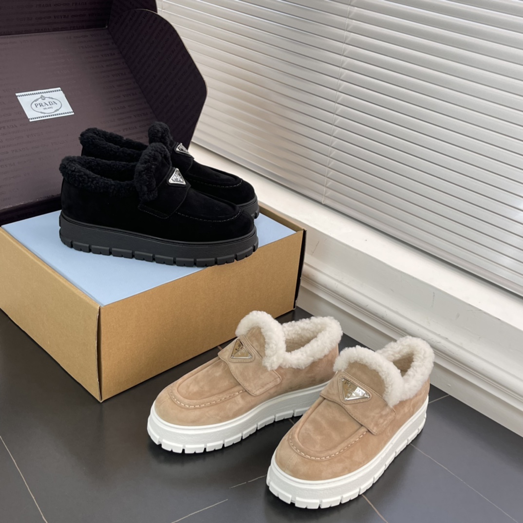 프라다 스웨이드 로퍼 뷰티