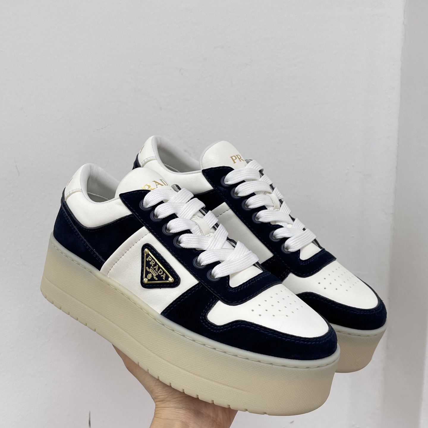 프라다 다운타운 볼드