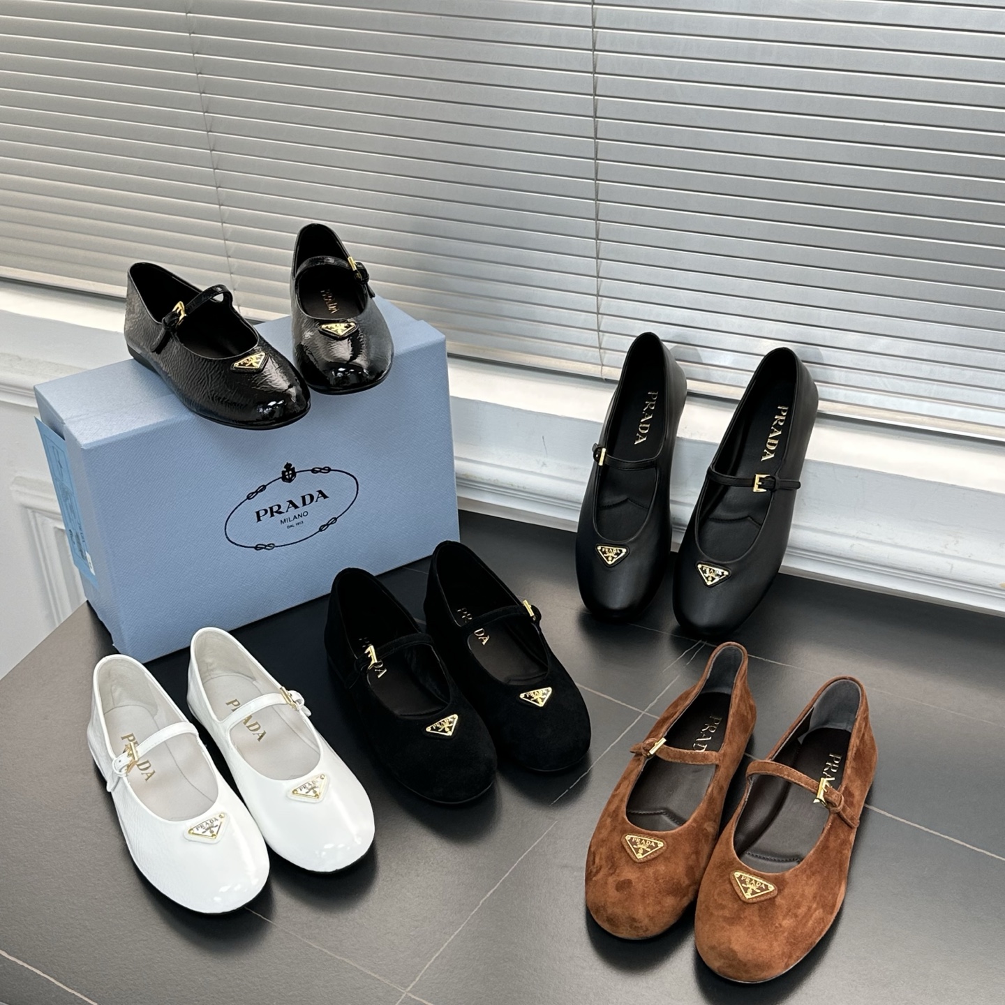 프라다 나파 가죽 발레리나 슈즈