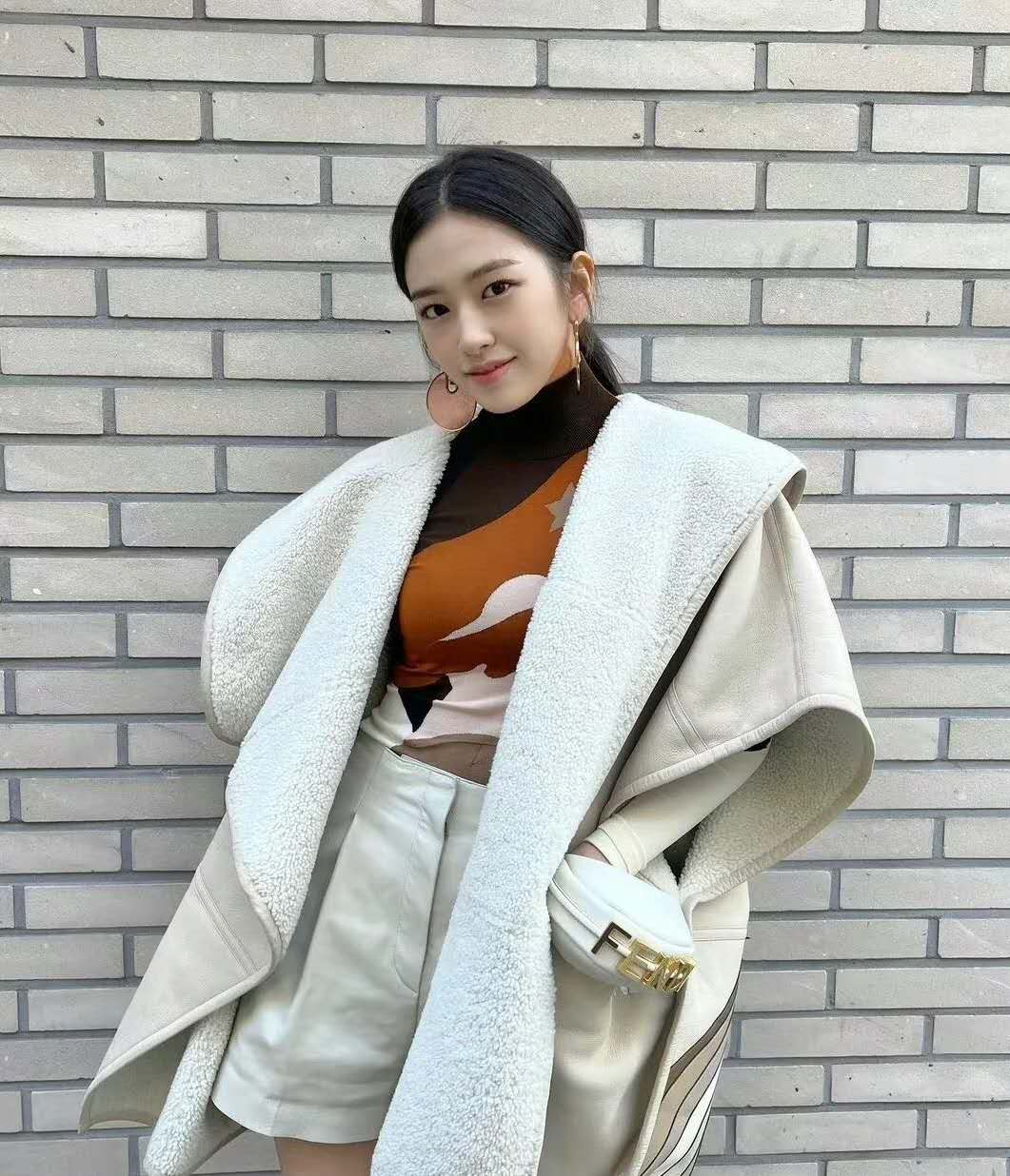 펜디 그라피 스몰 호보백