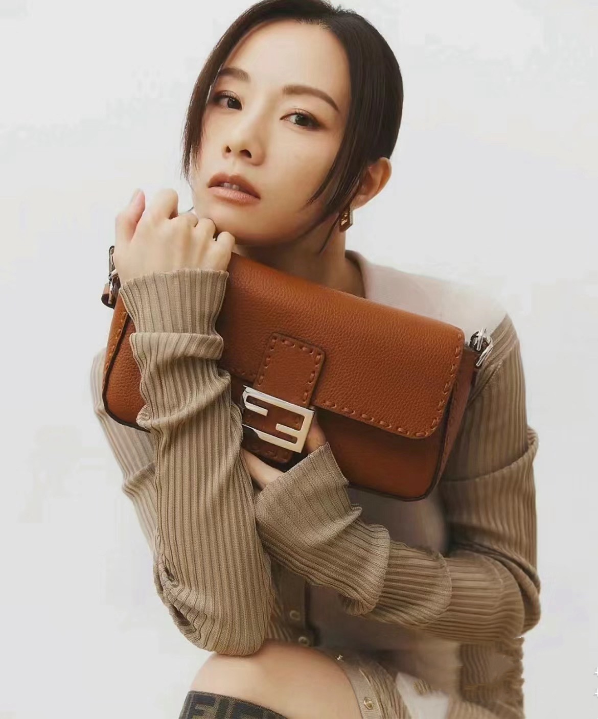 펜디 바게트 셀러리아 백 미디움