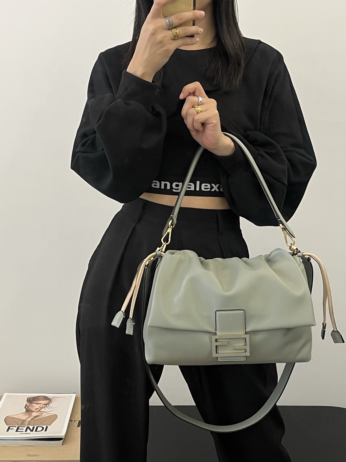 펜디 맘마 바게트 백 라지