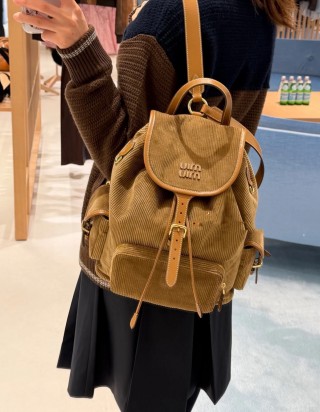 미우미우 가죽 미니 백팩 라지