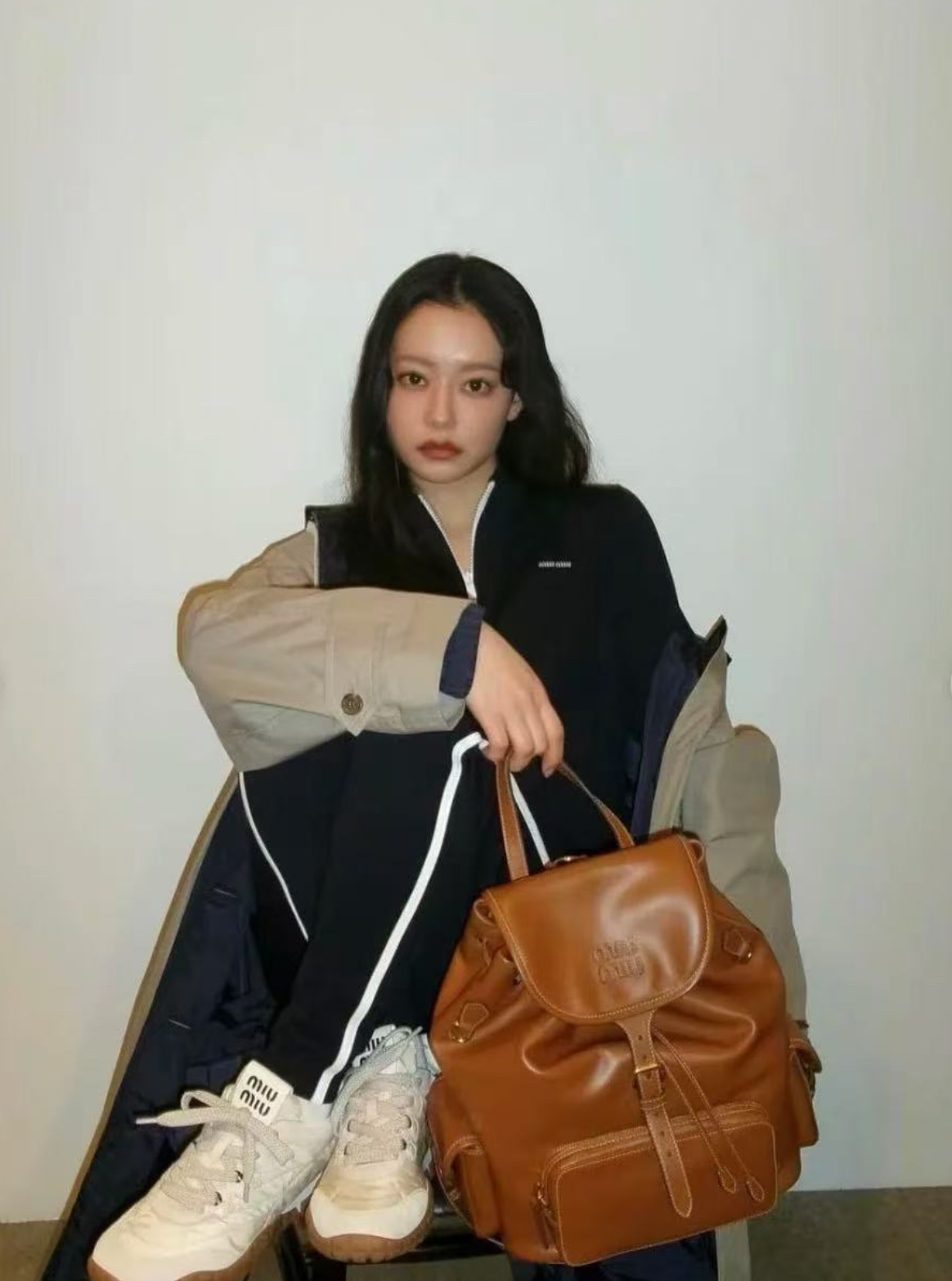 미우미우 가죽 백팩 라지