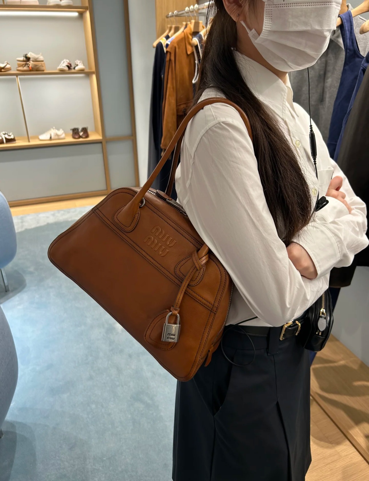 미우미우 비방 나파 가죽 백 스몰